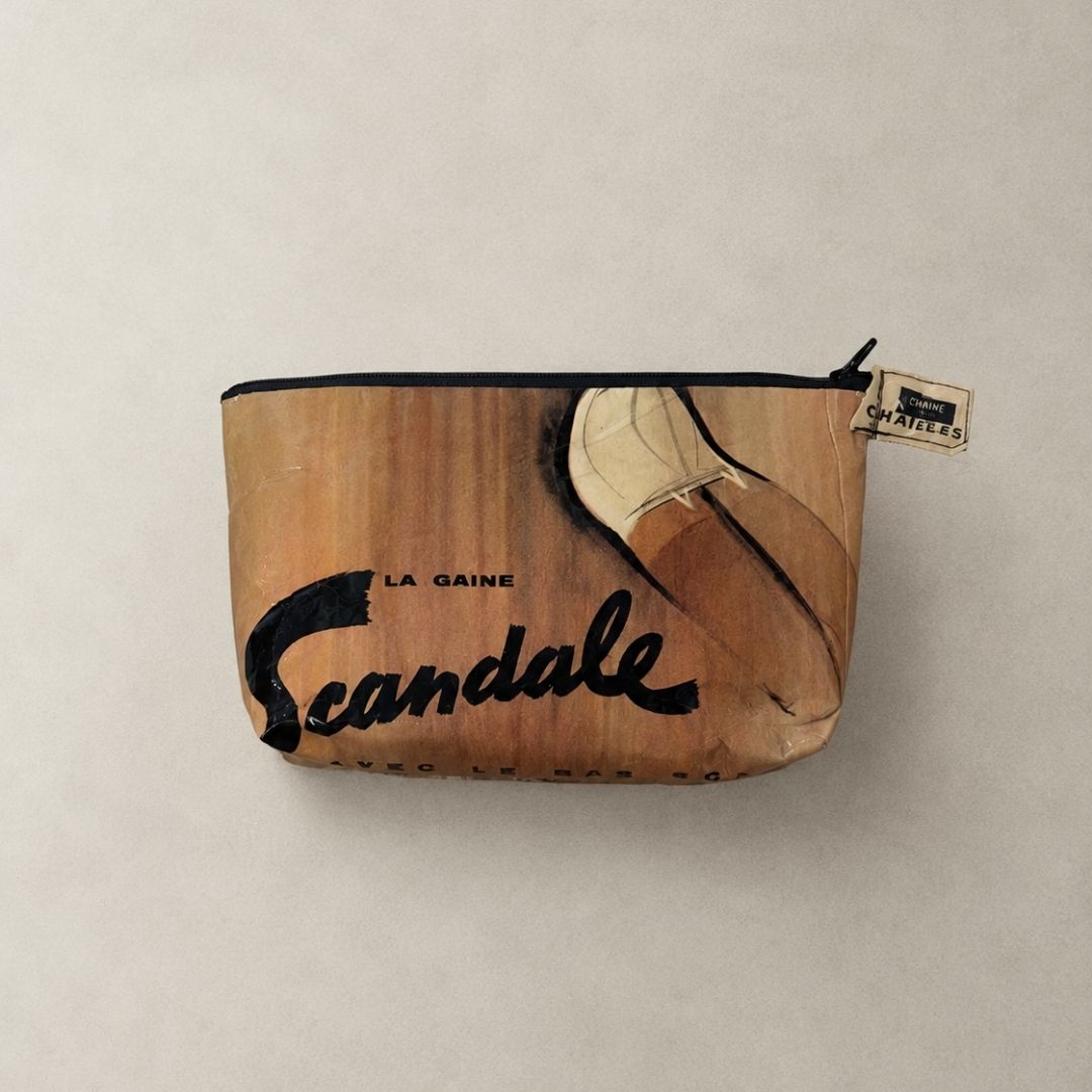 Trousse en page de magazine vintage Scandale
