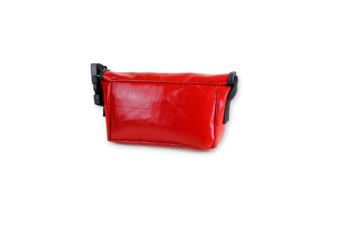 Sac rouge en bâche de camion recyclée – sac convertible 3-en-1