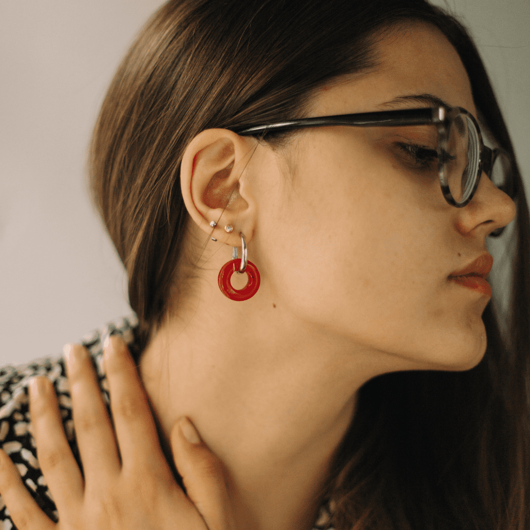 Boucles d’oreilles créoles en plastique recyclé – noir