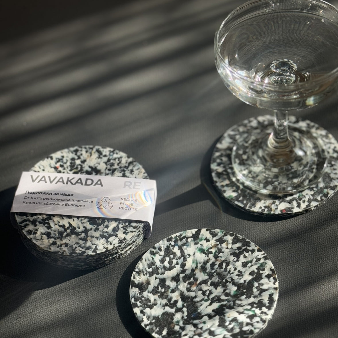 Untersetzer aus recyceltem Kunststoff – 2er-Set – Schwarz & Weiß