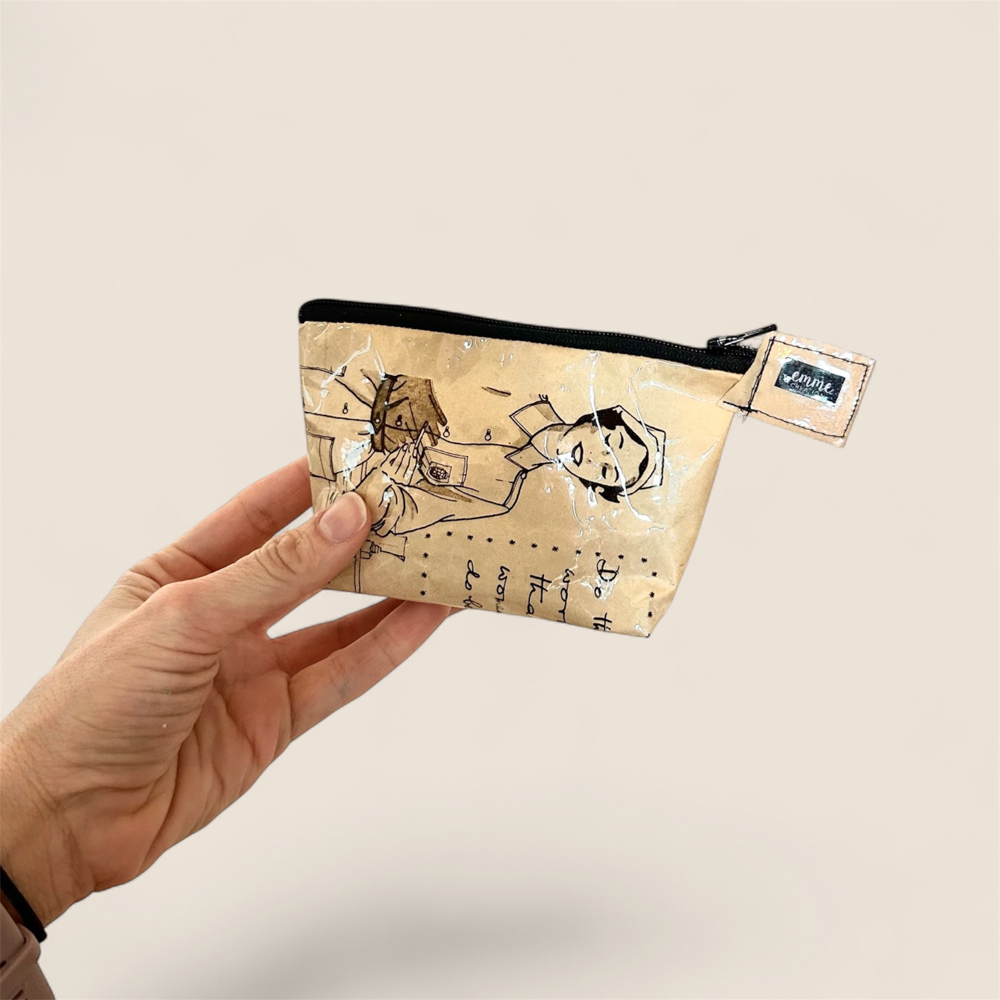 Trousse en page de magazine vintage Petit Femme