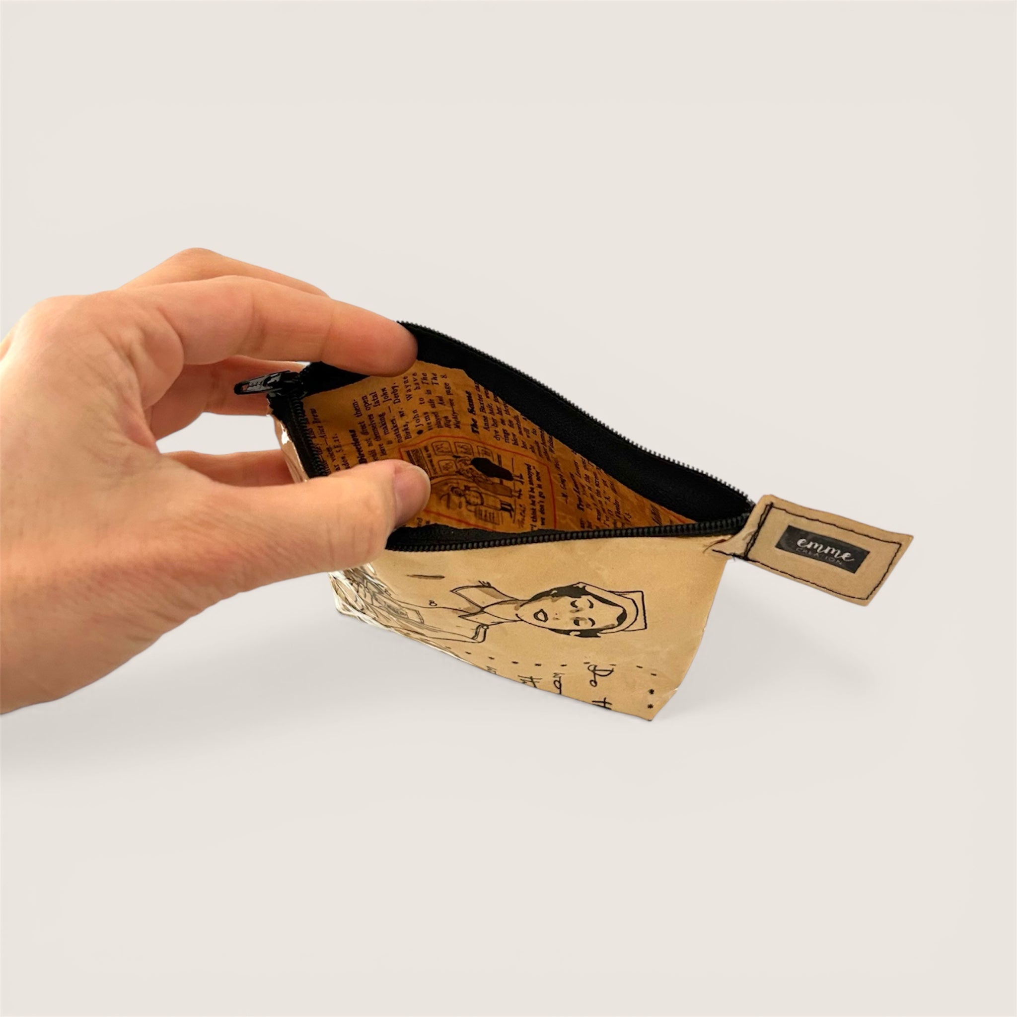 Trousse en page de magazine vintage Petit Femme