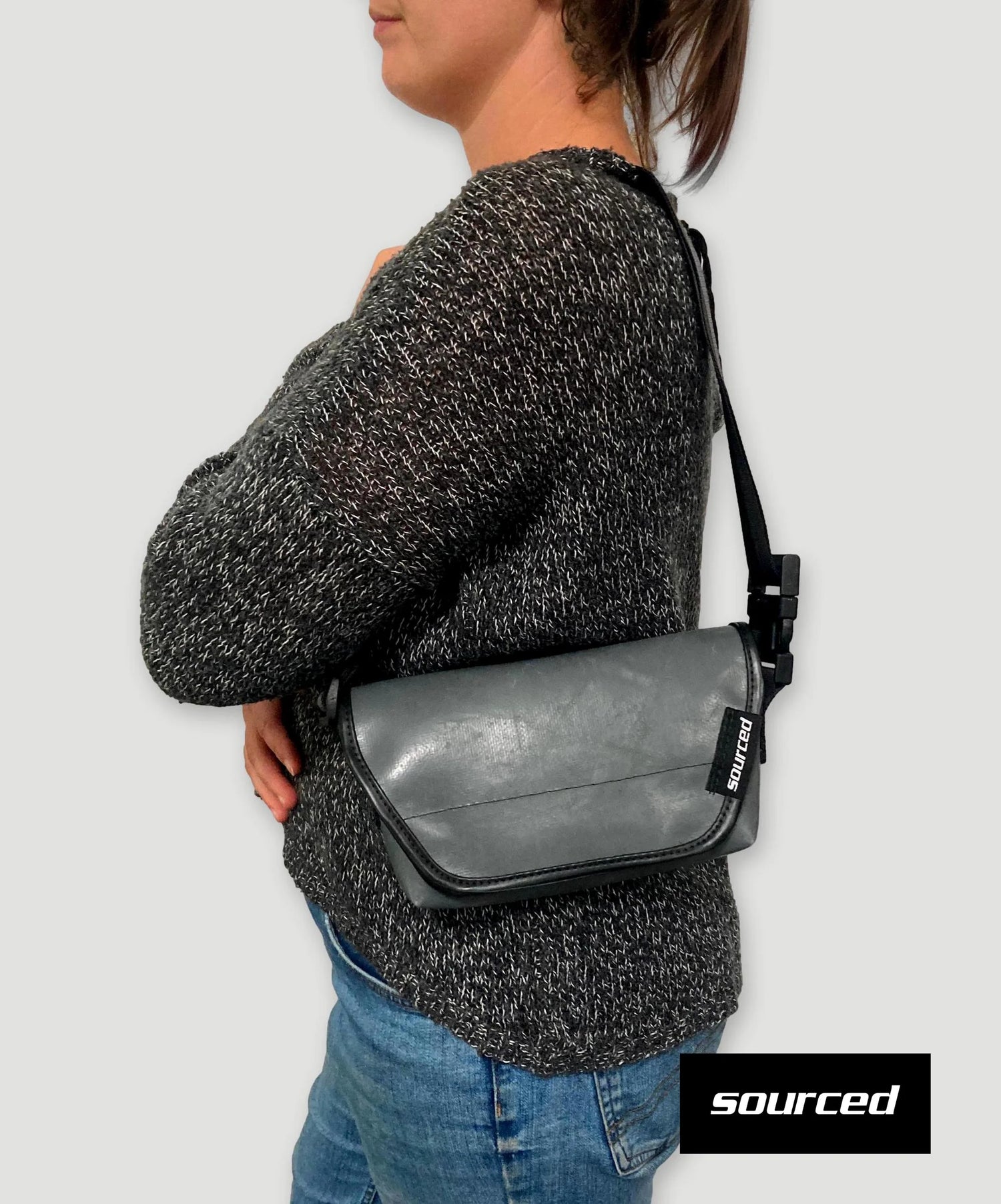 Sac blanc et orange en bâche de camion recyclée – sac convertible 3-en-1