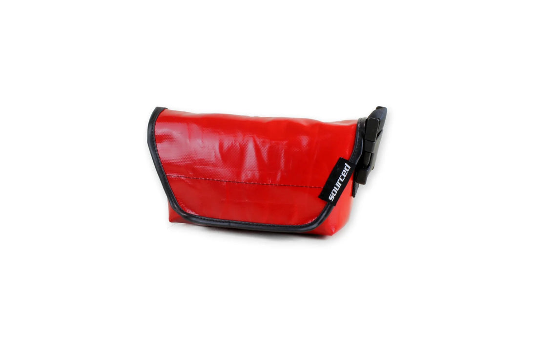 Sac rouge en bâche de camion recyclée – sac convertible 3-en-1