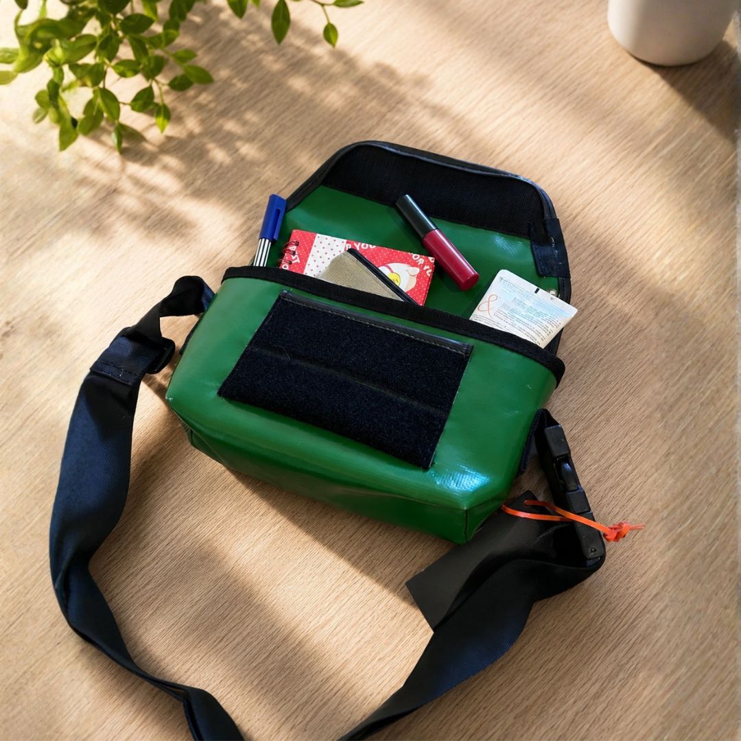Grüne Tasche aus recycelter LKW-Plane – 3-in-1-Tasche