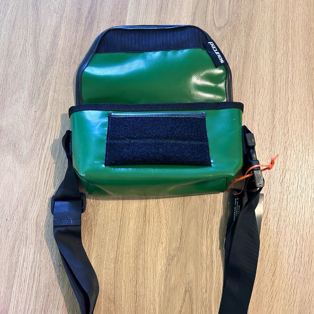 Grüne Tasche aus recycelter LKW-Plane – 3-in-1-Tasche