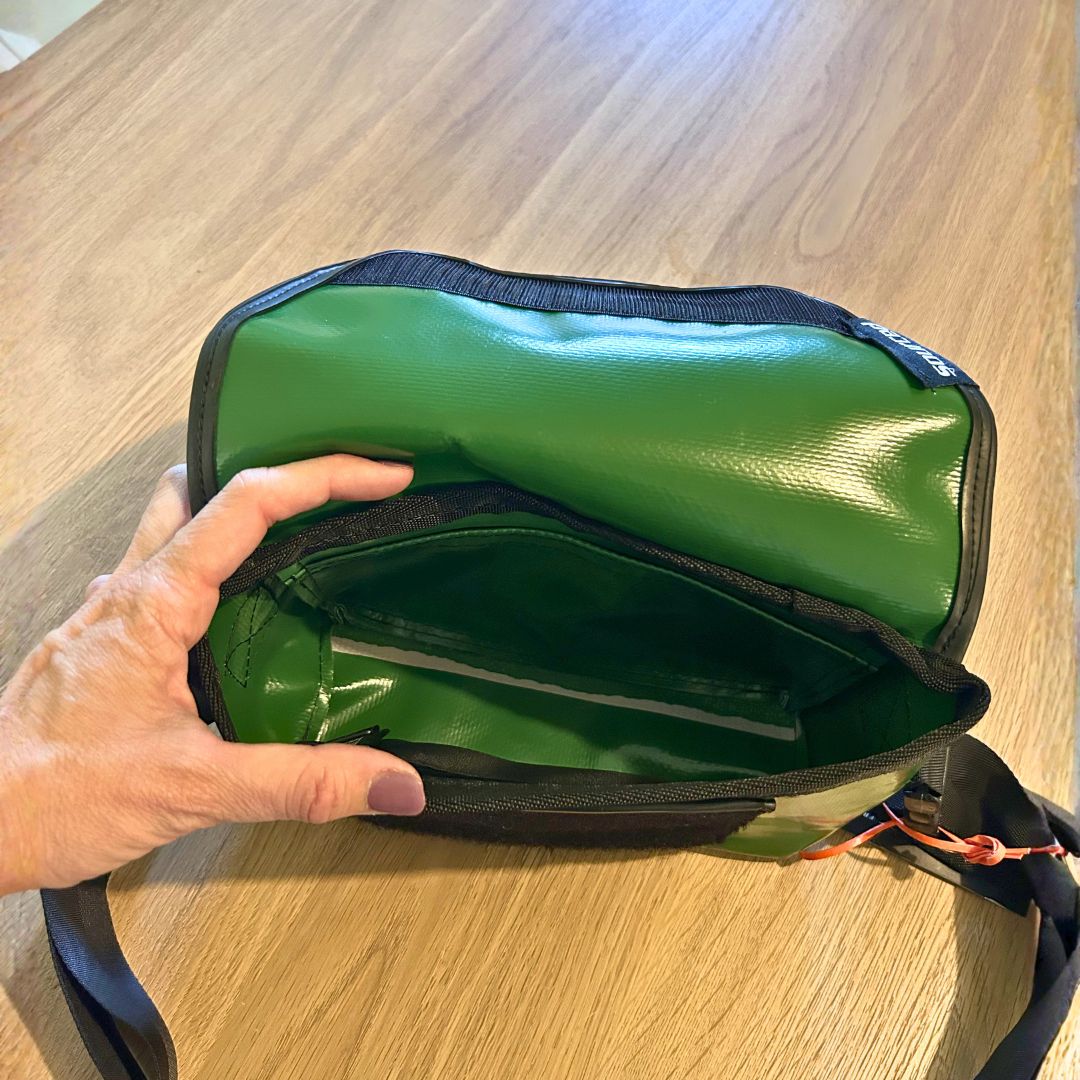 Grüne Tasche aus recycelter LKW-Plane – 3-in-1-Tasche