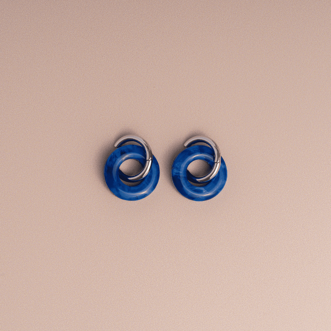Boucles d’oreilles créoles en plastique recyclé – bleu