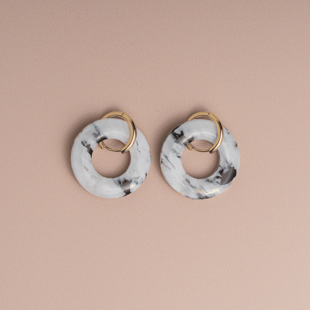 Boucles d’oreilles créoles en plastique recyclé – gris