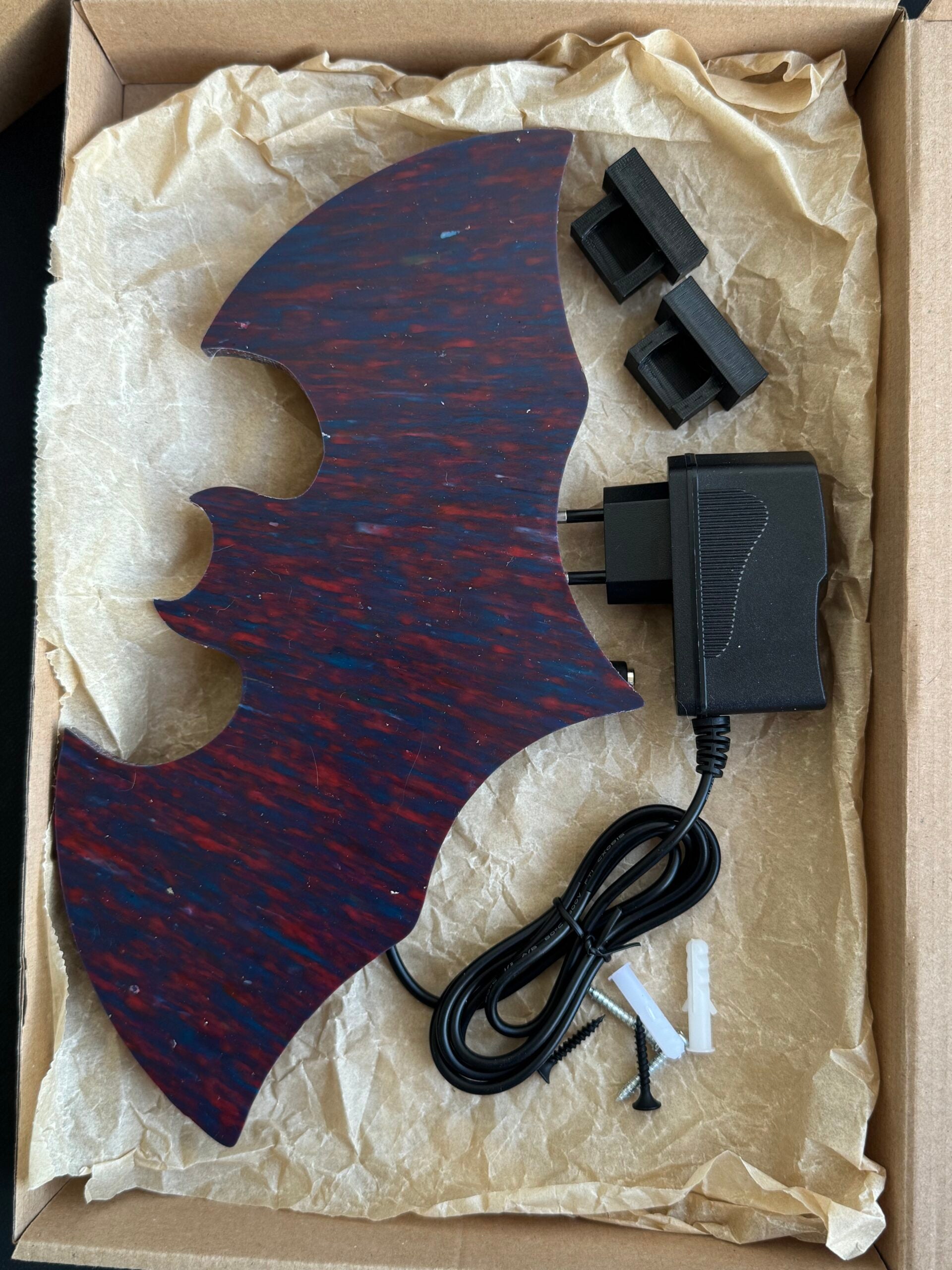 Lippen-Wandlampe aus recyceltem Kunststoff