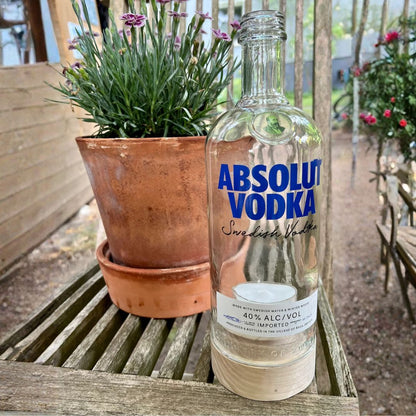 Photophore en bouteille recyclée avec socle en bois