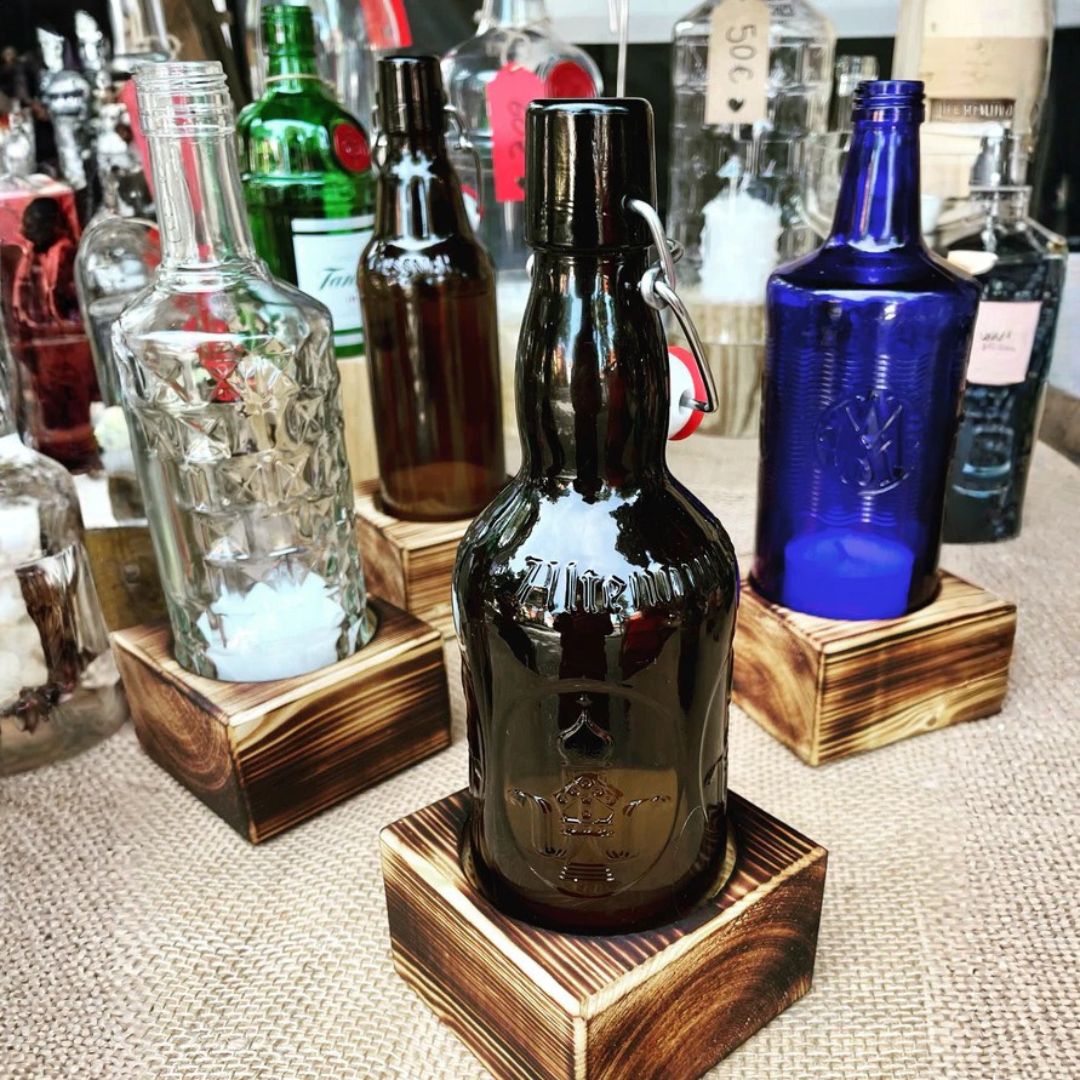 Bougeoir en bouteille fermeture mécanique recyclée avec socle en bois