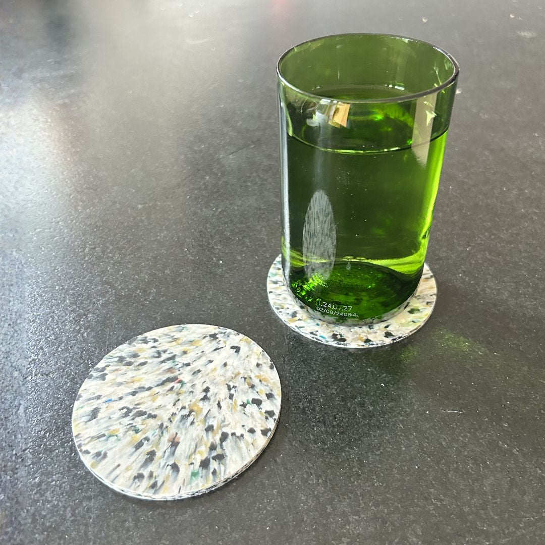 Sous-verres en plastique recyclé – Set de 2 — Blanc, noir &amp; doré