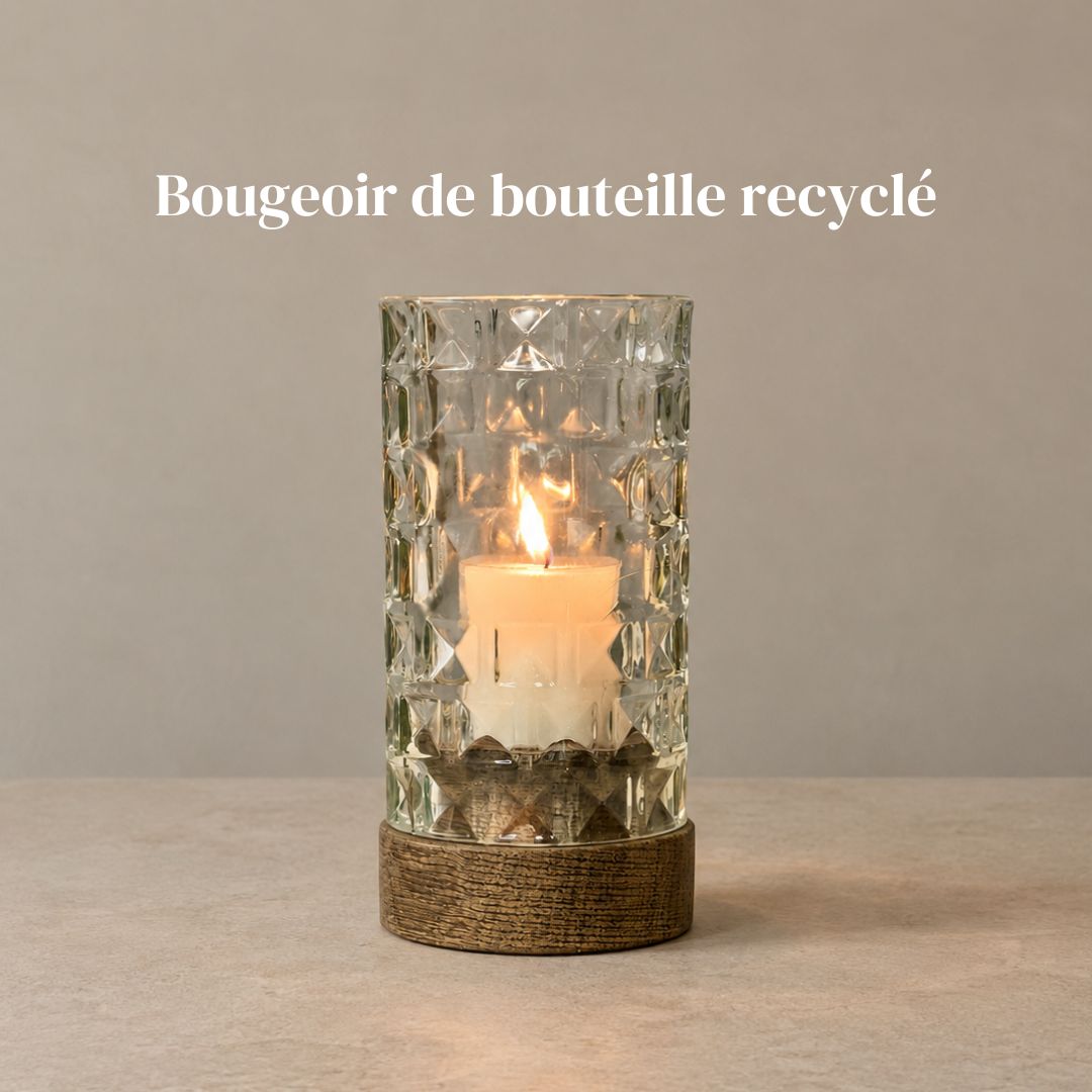 Bougeoir en bouteille recyclée avec socle en bois