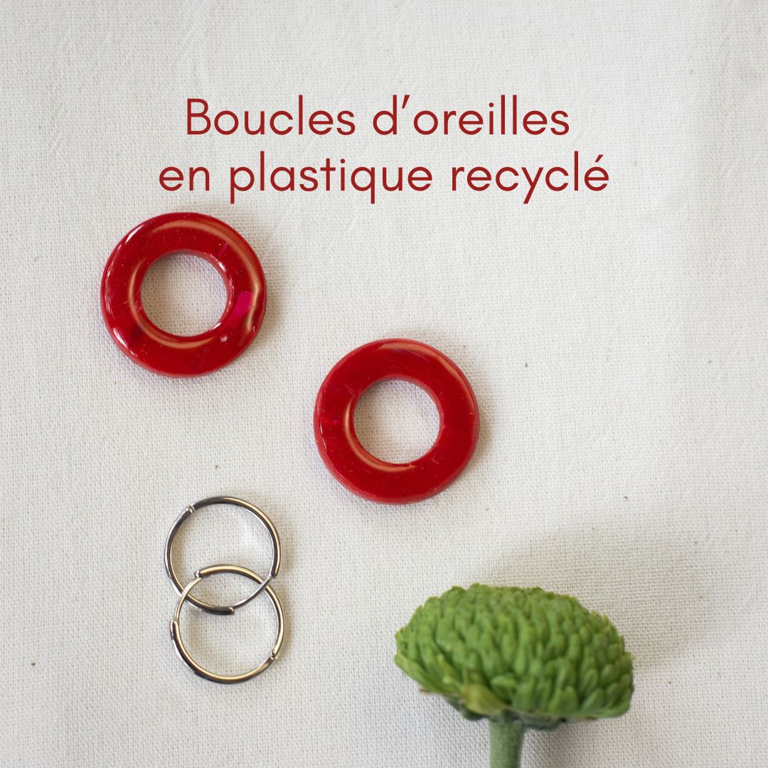 Boucles d’oreilles créoles en plastique recyclé – rouge