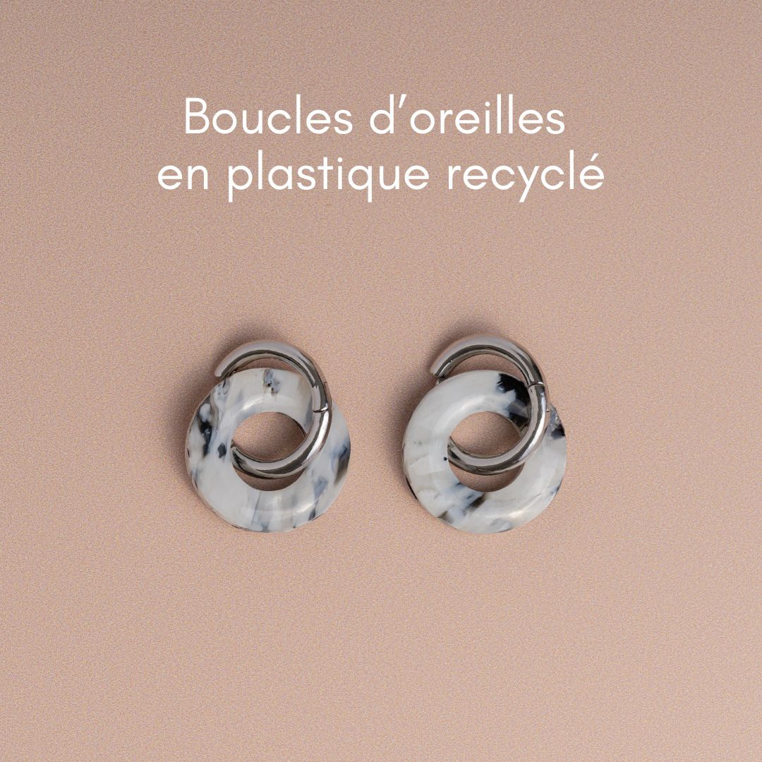 Boucles d’oreilles créoles en plastique recyclé – gris