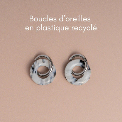 Boucles d’oreilles créoles en plastique recyclé – gris