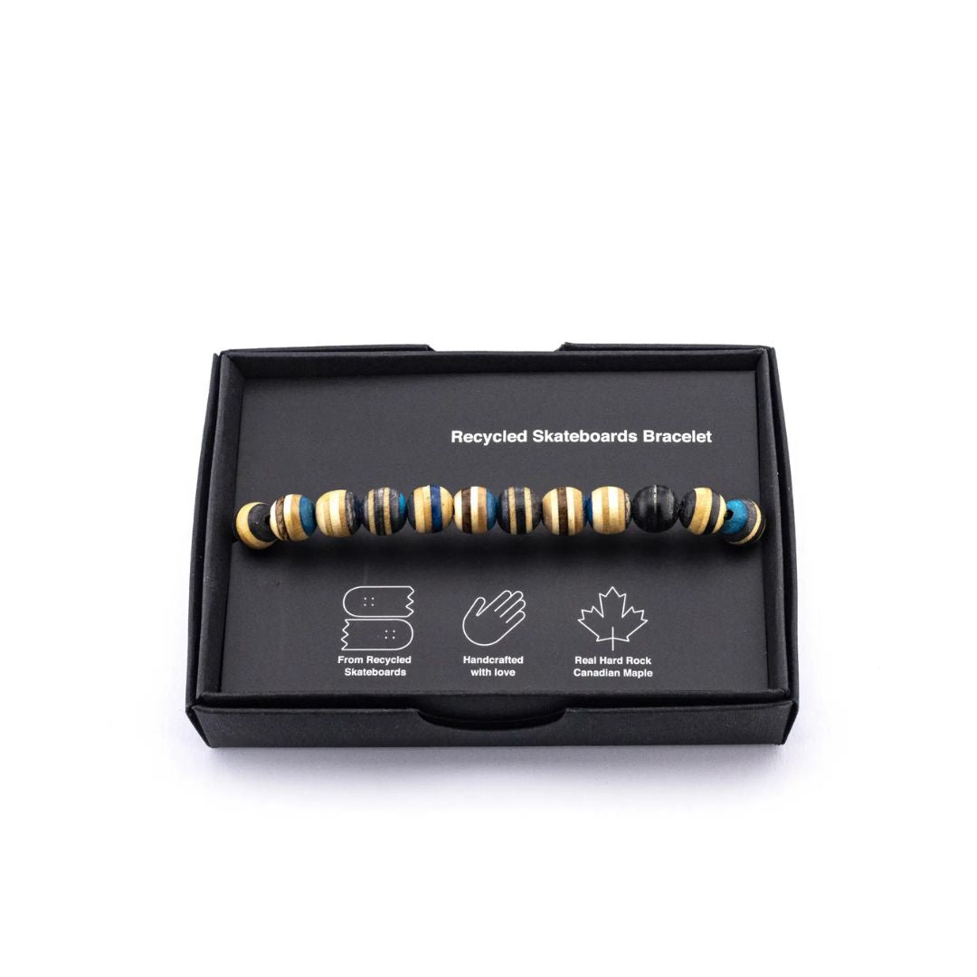 Mini bracelet bleu en skateboard recyclé – bracelet en perles de bois