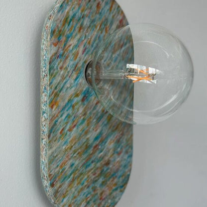 Lippen-Wandlampe aus recyceltem Kunststoff