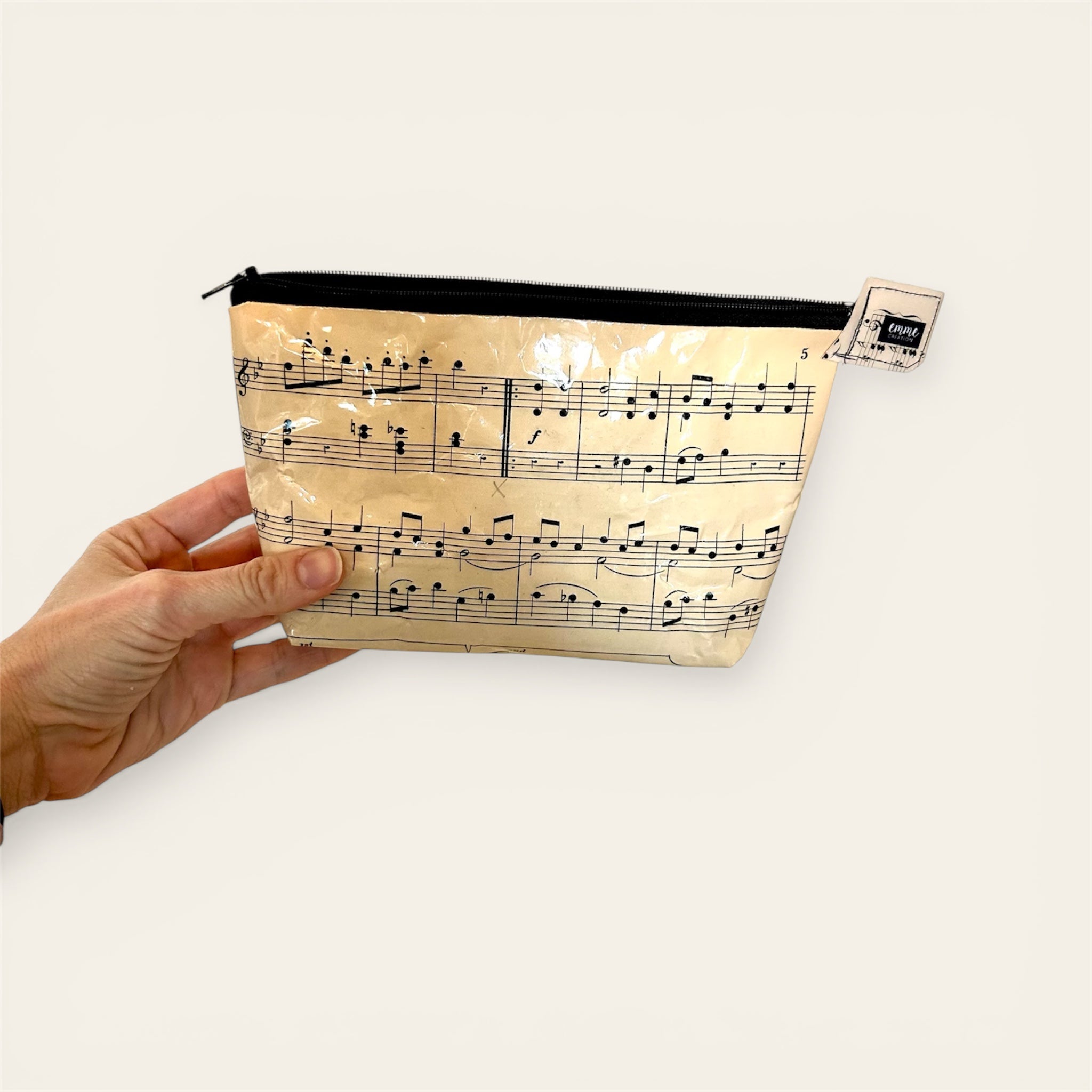 Trousse en page de magazine vintage moyenne Pentagramme