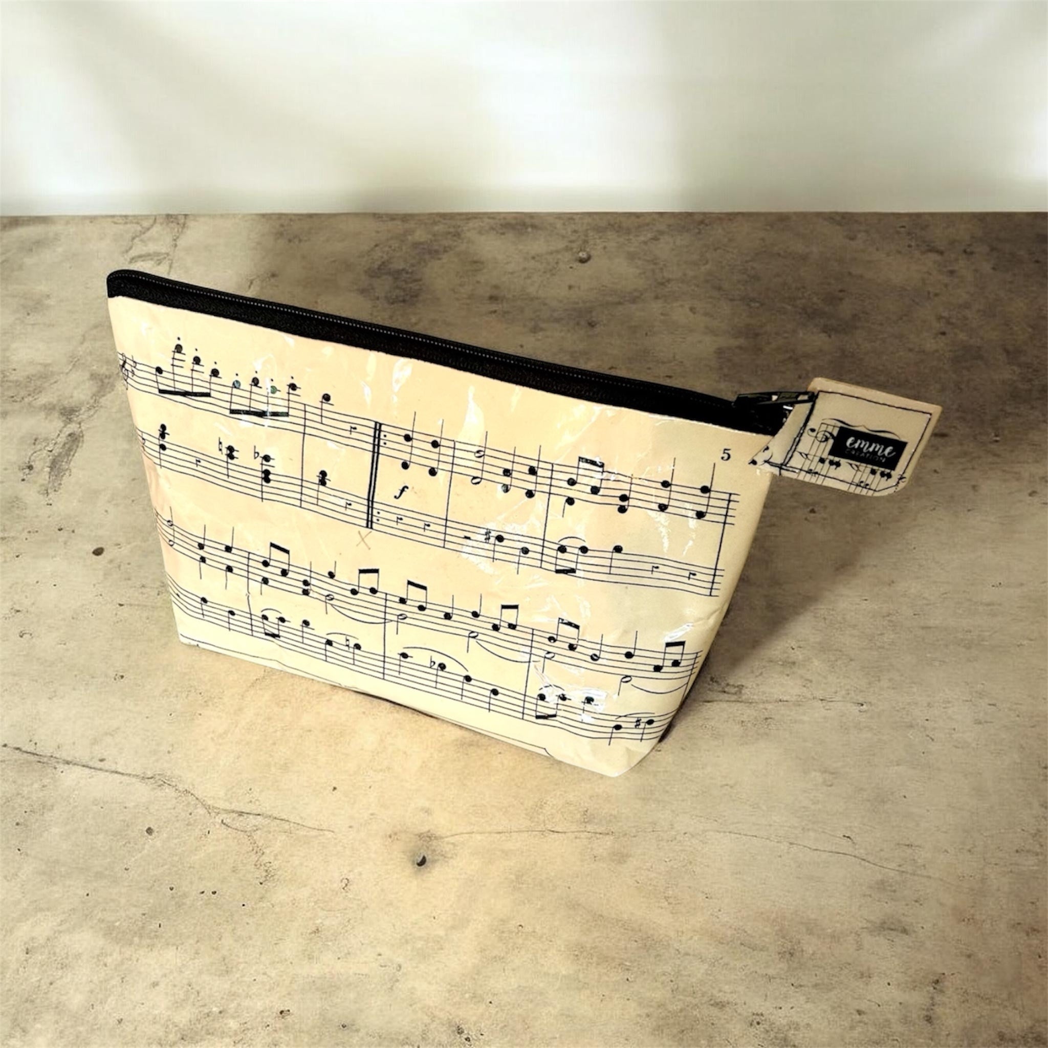 Trousse en page de magazine vintage moyenne Pentagramme