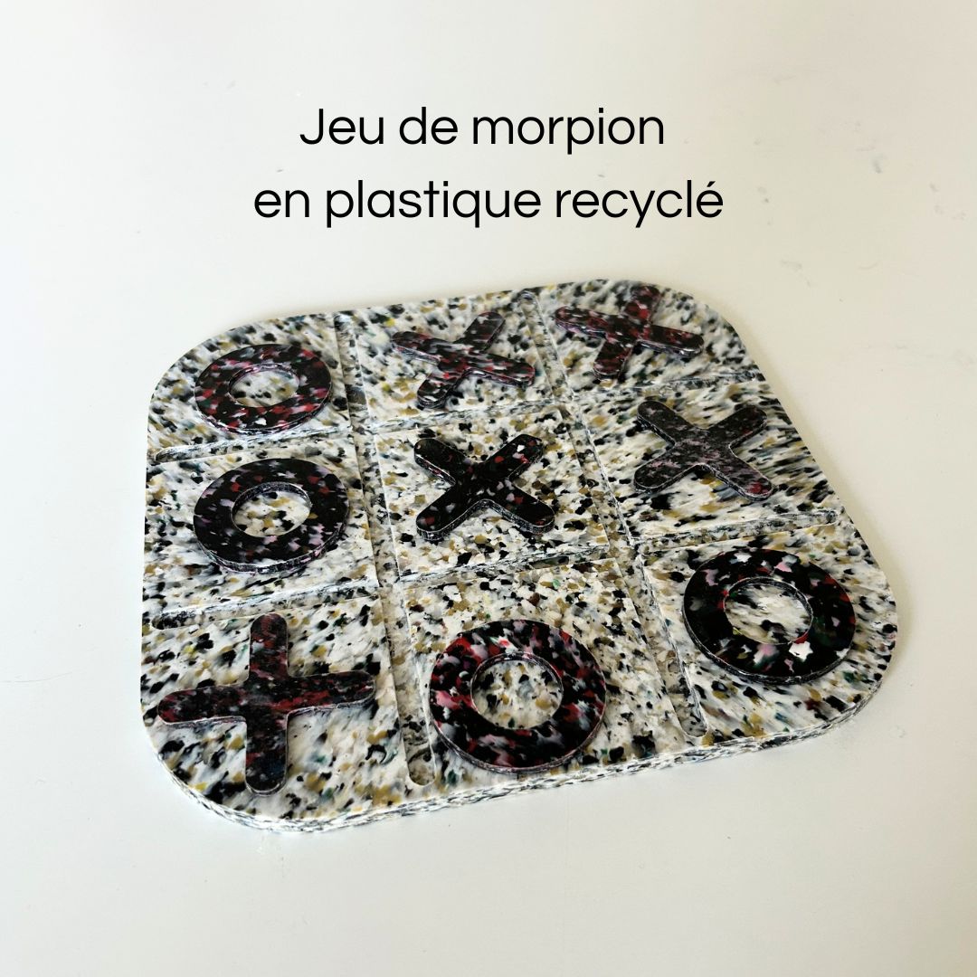 Lippen-Wandlampe aus recyceltem Kunststoff